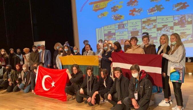 Skolēni Erasmus+ apmaiņas braucienā Turcijā