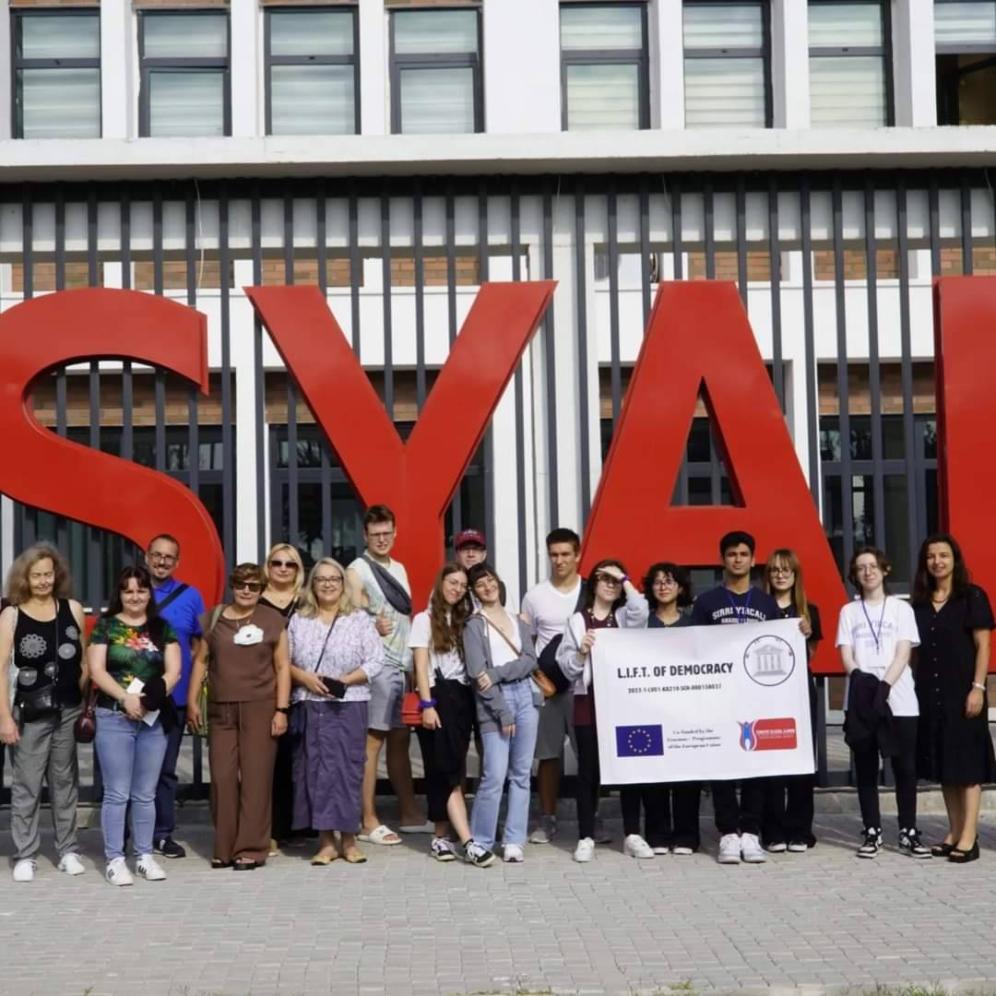 Daugavpils Draudzīgā aicinājuma vidusskolas īstenotais Erasmus+ projekts  “Lift of Democracy” 