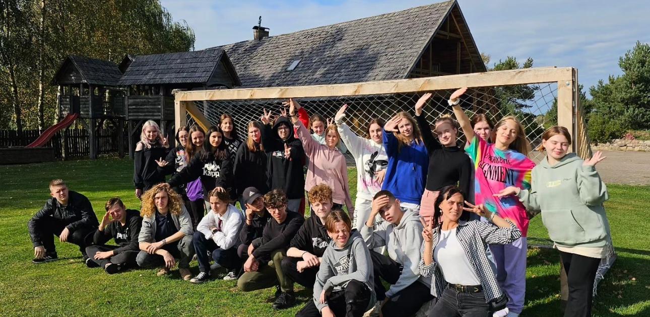 “Erasmus+” jaunatnes līdzdalības projekts “Es, Tu, Mēs Latvijā!” | Liepājas Dzintara vidusskolas pieredzes stāsts