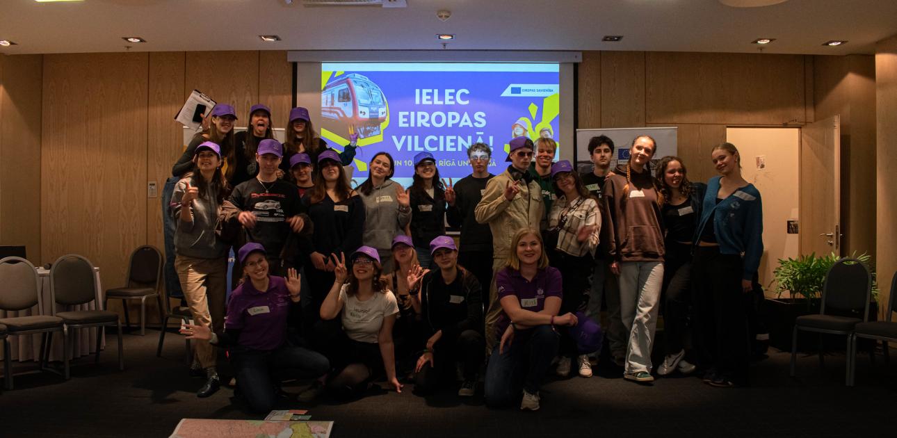 Jaunieši atklāj ES iespējas un uzzina par vēlēšanu nozīmi pasākumā “Ielec Eiropas vilcienā”