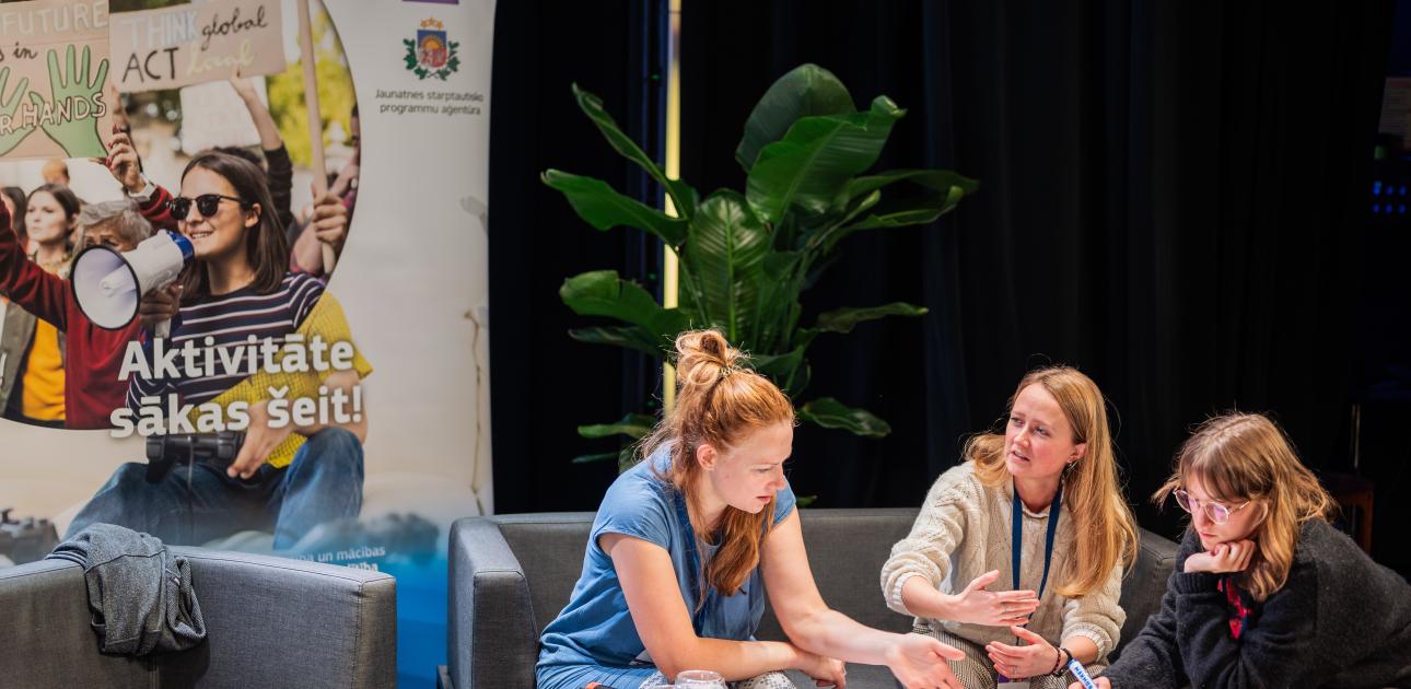 Oktobris – laiks jaunām zināšanām, pieredzei un iespējām jaunatnes jomā