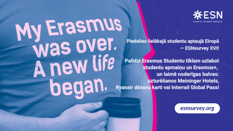 Erasmus Studentu tīkls, cilvēks ar zilu kreklu un krūzi rokās