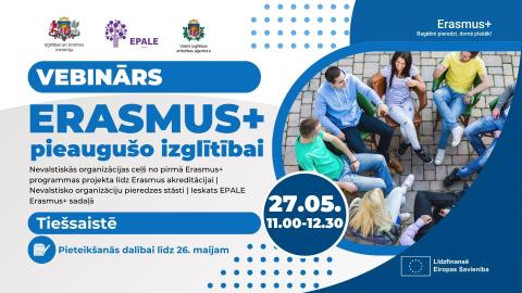pieaugušie sēž grupiņā un runājas