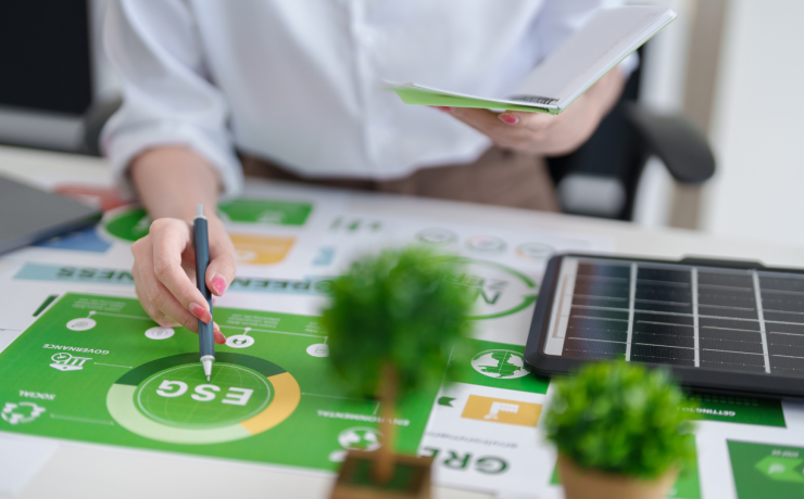 Zaļā pārveide, stratēģija, saules panelis, zaļi dekoratīvi koki